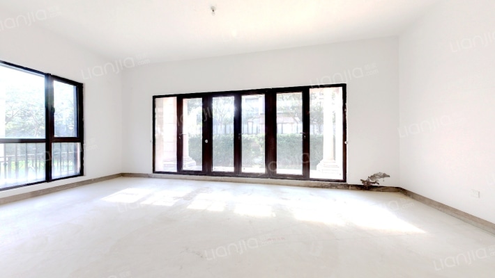 绿地海珀宫爵二手房实景图