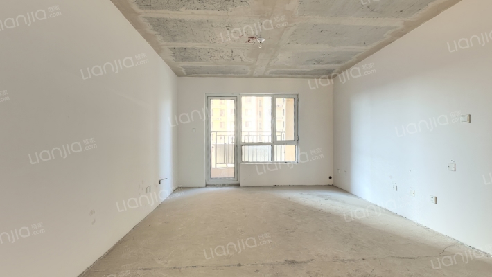 新社区小区环境好，园林式绿化，人车分流，配套齐全。-客厅