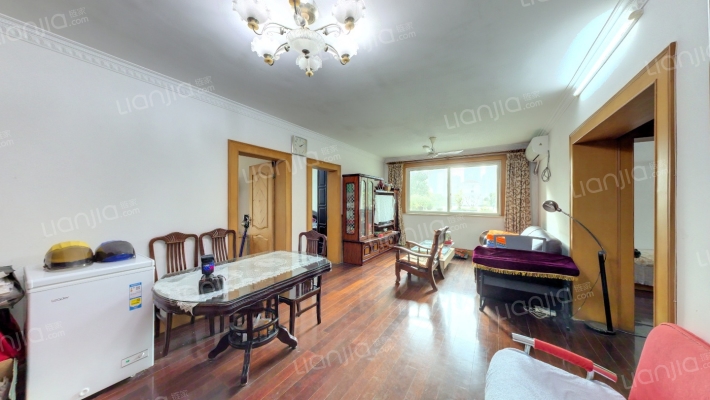 南国龙苑东区二手房实景图