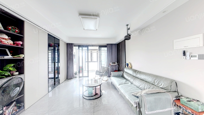 国贸天峯二手房实景图