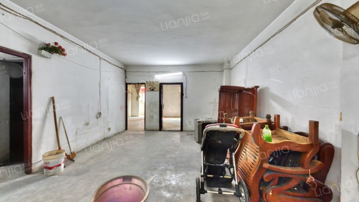 交警宿舍二手房实景图