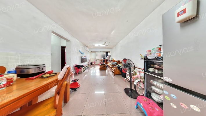 新秀南区小高层二手房实景图