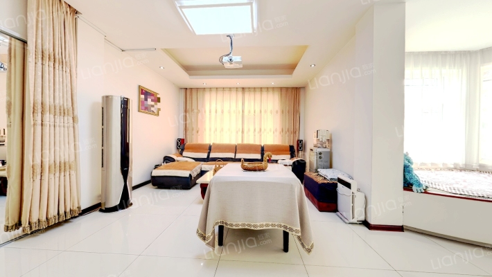 万国别墅二手房实景图