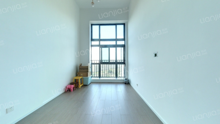 万科翡翠滨江四期二手房实景图