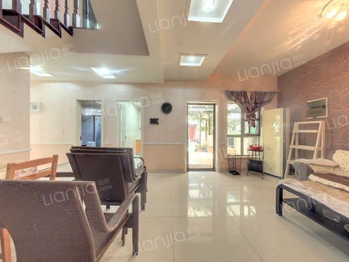 整租·青城365宅院 3室2厅 跃层 南