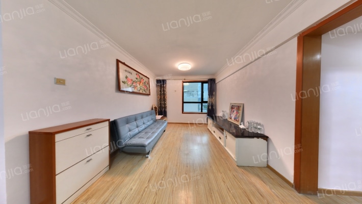 新港鸿花园二手房实景图