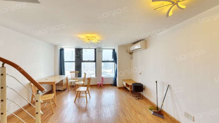 禾峰中心商办楼二手房实景图