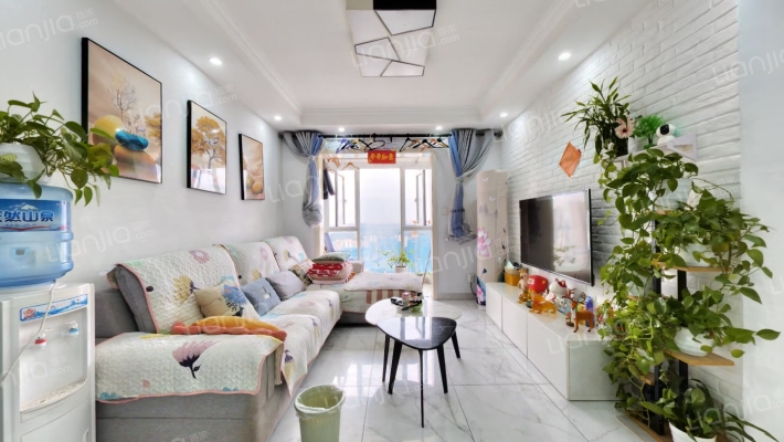 合能珍宝琥珀3期二手房实景图