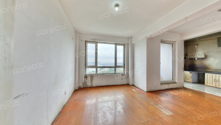 龙畔金泉五期K4区二手房实景图