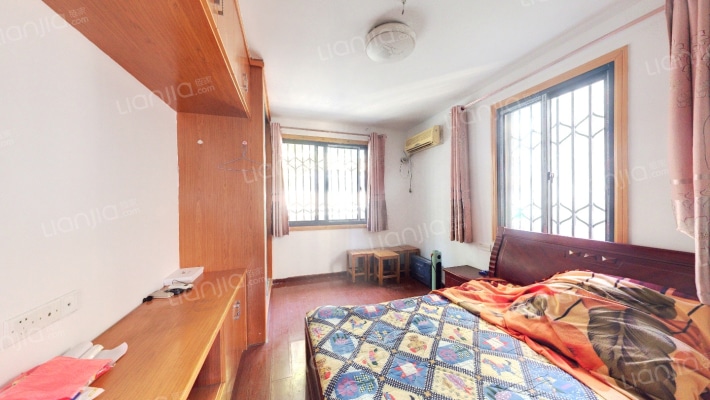 解放路82号二手房实景图