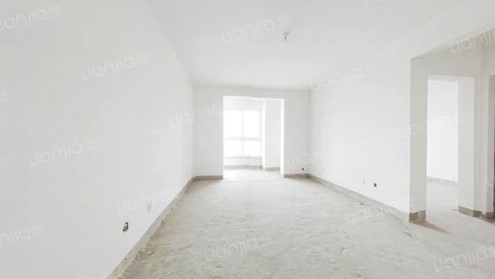 双语门口，距离范阳路838车站，钻石广场-客厅