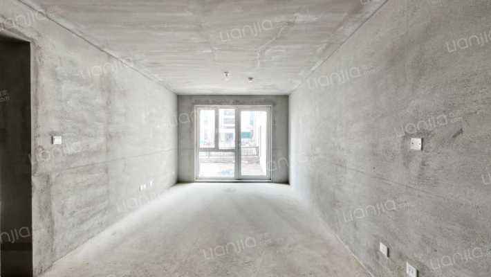 亚泰鲲鹏府二手房实景图