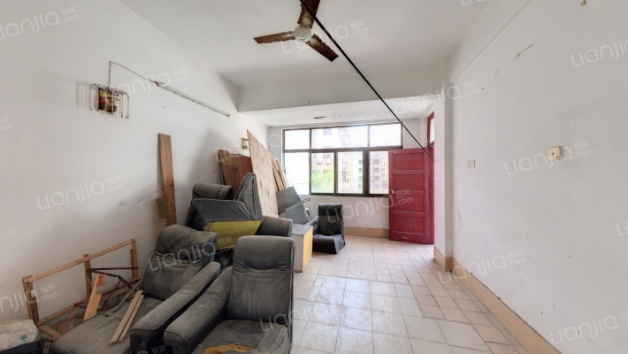 傍海小区二手房实景图