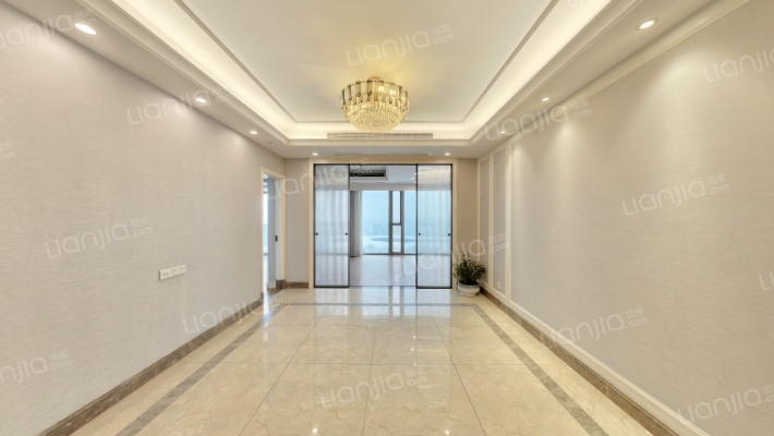 深蓝国际中心二手房实景图