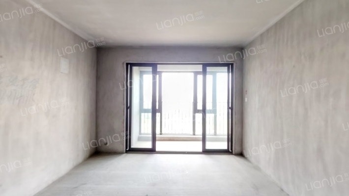 彰泰红二期二手房实景图