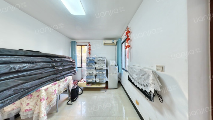 龙泊圣地澜岸二手房实景图