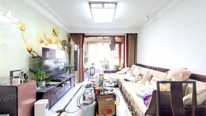 此房房本在手 房龄新 一梯两户布局 南北通透-客厅