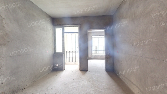 龙润尚城C区二手房实景图