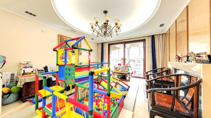 荣禾曲池东岸二手房实景图