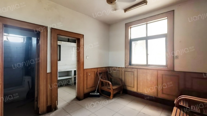 八一路医药公司家属院二手房实景图