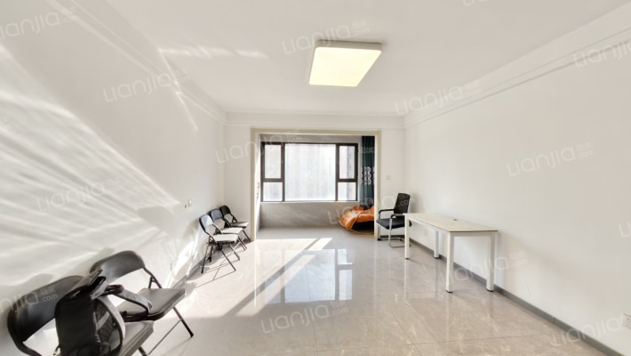 国泰龙城湾C区二手房实景图