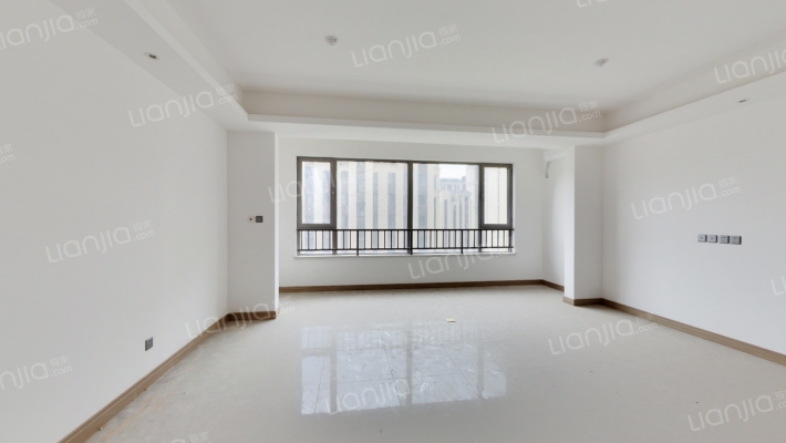 绿地卢浮公馆二手房实景图