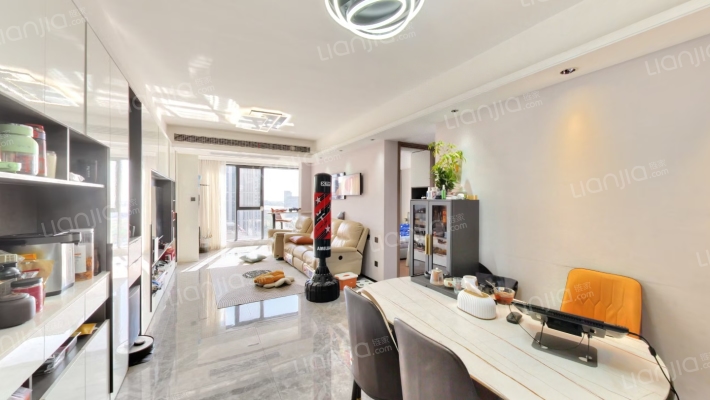 万科·翡翠之光二手房实景图