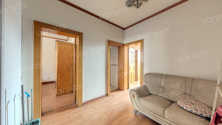 育苗路11号二手房实景图