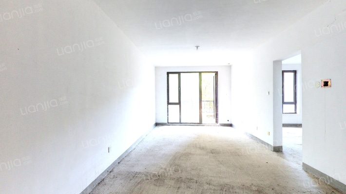 鸿坤南区，一层带 院，采光好，主卧宽敞，明亮-客厅