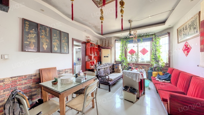 湾泾港小区二手房实景图