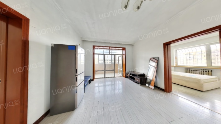 鸿基名苑二手房实景图