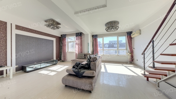 大连北方美术高级中学家属楼二手房实景图