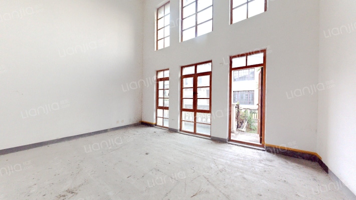 绿地乔治庄园二手房实景图