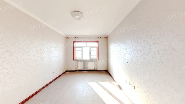 银行里二手房实景图