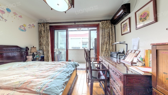 巴黎公寓二手房实景图