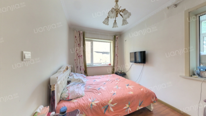 贵新小区二手房实景图