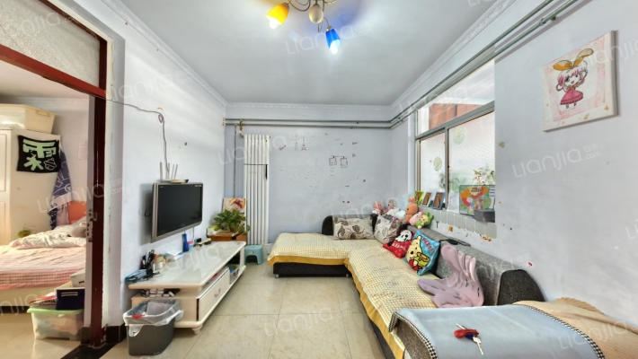 南阳路242号院二手房实景图