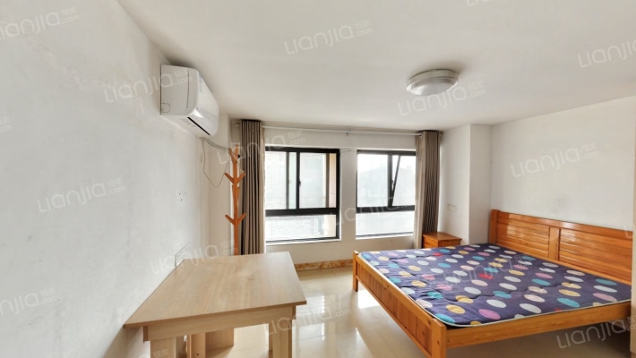 金贸公寓二手房实景图