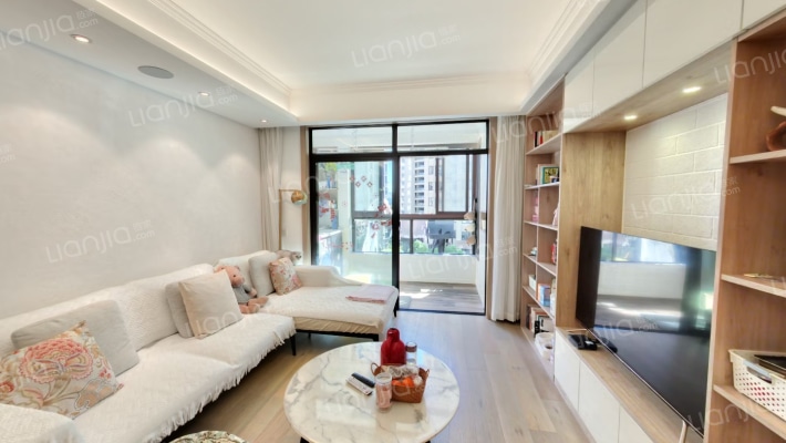 逸龙新河湾二手房实景图