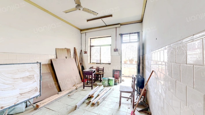 银行学校宿舍二手房实景图