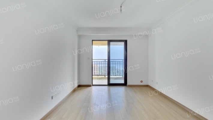 世茂龙湾八期二手房实景图