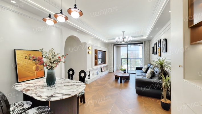 融创云湖十里C区二手房实景图