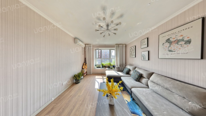 公园里二手房实景图