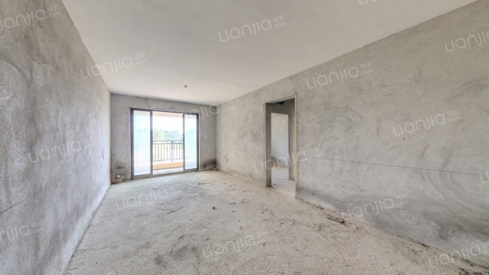 利泰花林湖畔二手房实景图