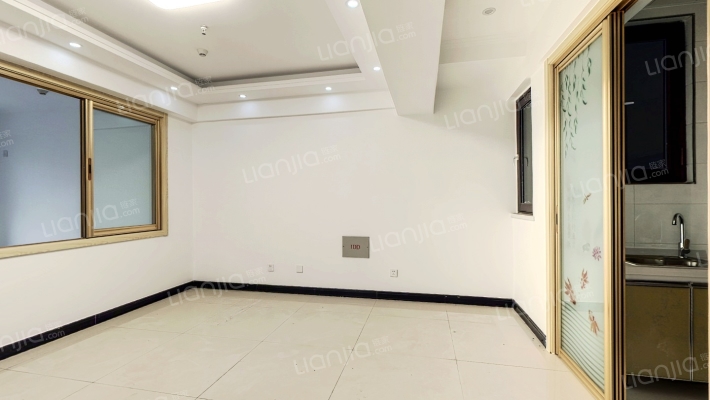 宜家旺广场北侧正规一室厅带装修出售-客厅