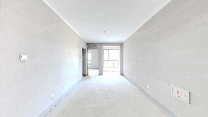 中高层，采光好视野好，集中供暖-客厅