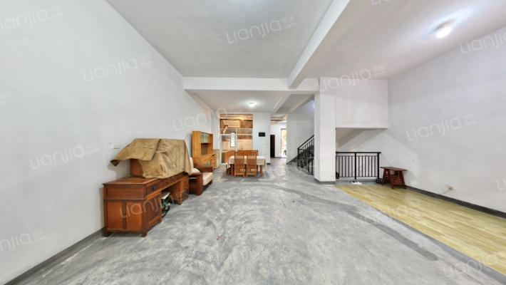 新湖果岭二手房实景图