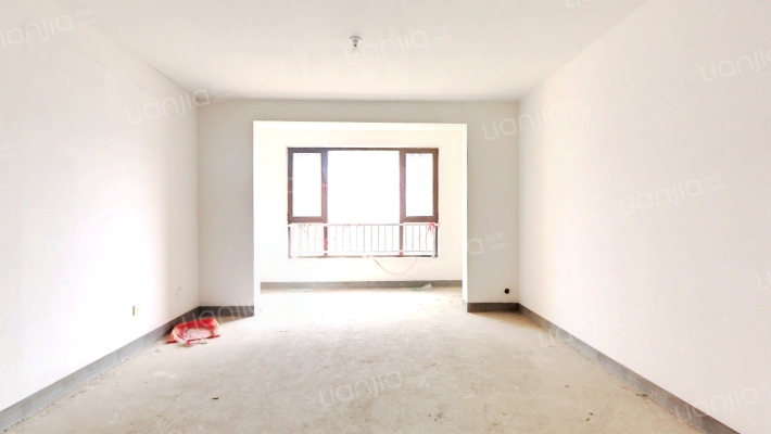 满二税少，中低楼层，采光充足，配套齐全，交通便利-客厅