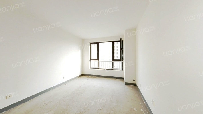 鸿坤北区，中间层，新本，采光好。-客厅