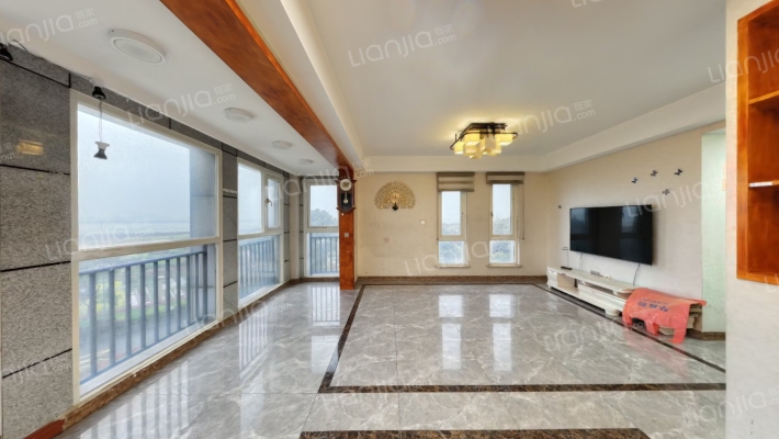 科尔世纪外滩二手房实景图